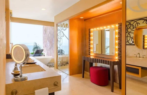 South Shore Hotel Area Complejo | Garza Blanca: The Grand Penthouse Suite. New Years