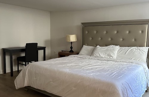 Easton Casa | Cozy and comfortable guest suite close to Easton and Airport.
