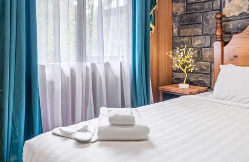 Emerald Apartamento | Little Acorn
