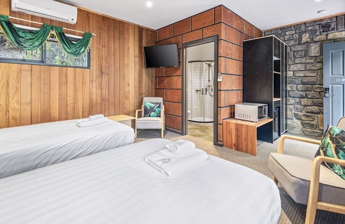Emerald Apartamento | Little Acorn