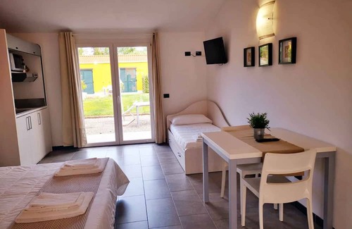 Poggi Apartamento | Holiday apartment with pool and sun loungers