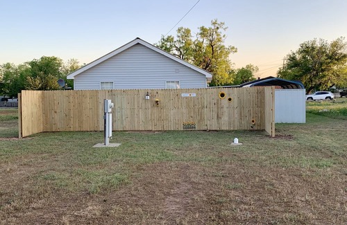 Ballinger Alquiler De RV | RV Hookup: 30 or 50 amp with sewer access for waste disposal.