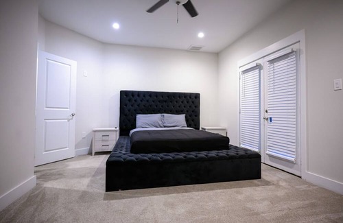 Shady Acres Casa | Perfect Houston getaway!! With 3 spacious bedrooms and a beautiful rooftop patio