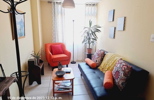 Zona 1 Apartamento | Comodidad en zona 1, dos habitaciones y un parqueo.