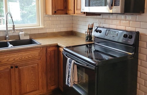 Little Valley Casa | 4 bedroom pet-friendly Home- 10 minutes from Ski slopes