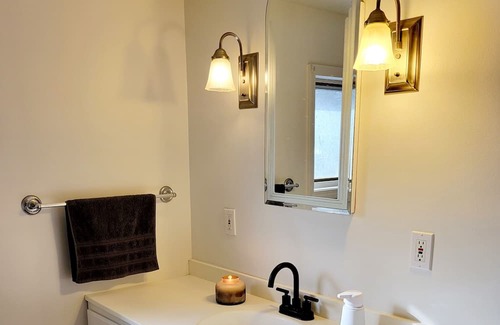 Little Valley Casa | 4 bedroom pet-friendly Home- 10 minutes from Ski slopes