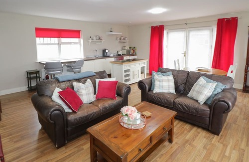 Jamestown Cabaña | KILCLARE LODGE, character holiday cottage in Kilclare, County Leitrim