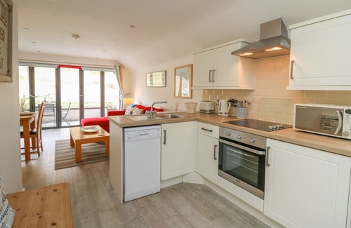 Llandyssiliogogo Cabaña | TAFARN TYDU, pet friendly, character holiday cottage in Cross Inn