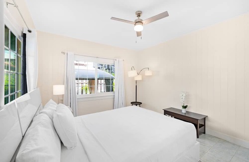 McCully - Moiliili Casa | Charming 4BR/2BA Hawaii House - Ideal for Families, Close to Attractions