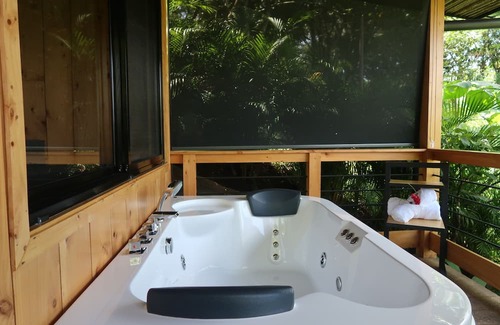 Monterrey Cabaña | Unique Romantic Cabin With hot tub Surrounded by Forest, near La Fortuna