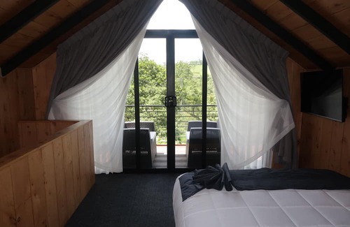 Monterrey Cabaña | Unique Romantic Cabin With hot tub Surrounded by Forest, near La Fortuna