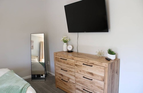 Monroeville Apartamento | Your Stonecliffe Escape - Convenient location with a peaceful community feel!