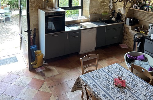 Verdelais Cama Y Desayuno | Bed and Breakfast 'Chambres Dans L'entre 2 Mers' with Shared Pool, Wi-Fi and Air Conditioning