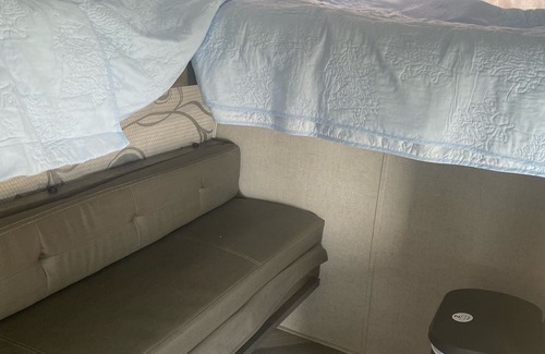 Nancy Casa | Cozy camper less than a mile from the beautiful Lake Cumberland!