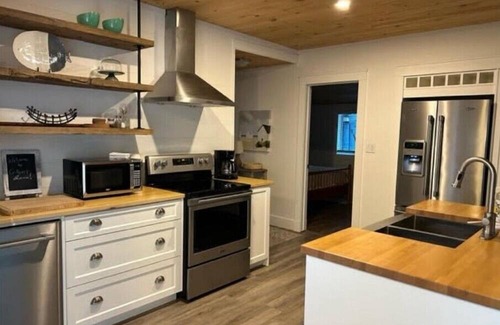 Southampton Cabaña | Gilbert Place, a luxurious, beautifully renovated, chic getaway in Southampton