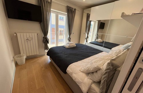 Monteverde Nuovo Apartamento | Apartment 'Whitecate - Attico A Roma' with Private Terrace, Wi-Fi and Air Conditioning