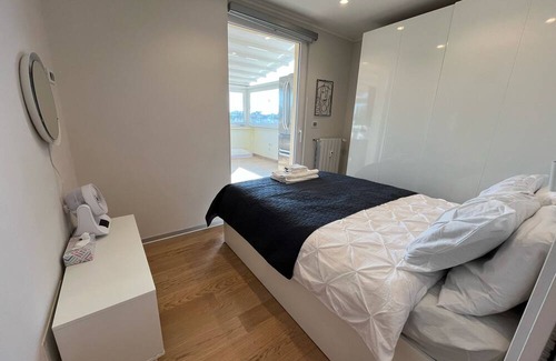 Monteverde Nuovo Apartamento | Apartment 'Whitecate - Attico A Roma' with Private Terrace, Wi-Fi and Air Conditioning