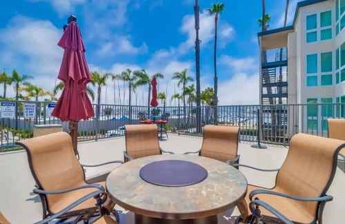 La Playa Condominio | Coastal Yacht Club Elegance -book 30 days-pet friendly /fitness center/pool