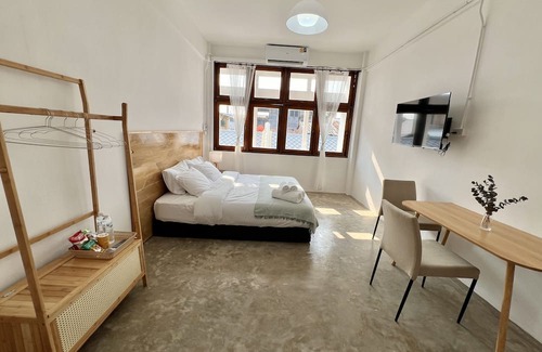 Pom Prap Sattru Phai Casa | Sabay Home