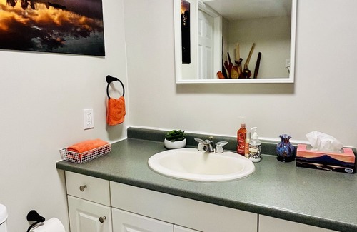 Bracebridge Cama Y Desayuno | Private (One Room) Basement Bliss in Shared Home