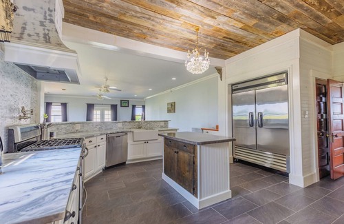 Manor Casa | Tranquil Manor Farm Haven