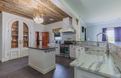 Manor Casa | Tranquil Manor Farm Haven