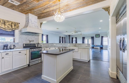 Manor Casa | Tranquil Manor Farm Haven