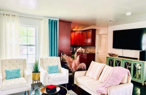 Baywood Casa | 7 Guest by Shore. Close to Malls, restaurants, Theaters, bars & major highways.