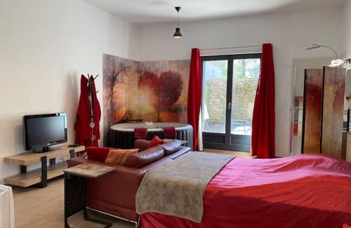 Egly Apartamento | Studio Avec Jacuzzi au Calme