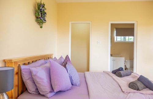 Kingstown Casa | Pierocks Highgate Entire house Free Parking and WI-FI