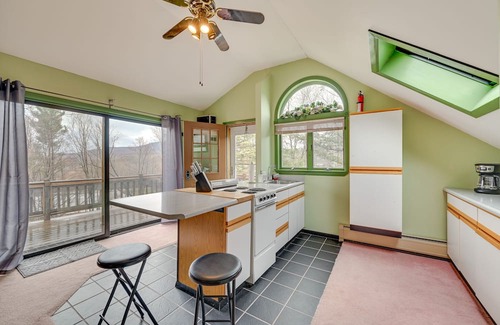 Bennington Apartamento | Charming Bennington Studio w/ Deck & Mountain View