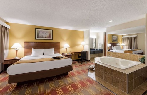 Hebron Casa | Affordable Hotel Stay with Complimentary Full Breakfast and Heated Pool