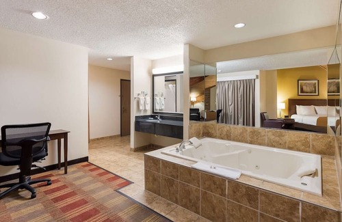 Hebron Casa | Affordable Hotel Stay with Complimentary Full Breakfast and Heated Pool