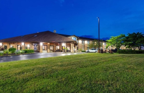 Hebron Casa | Easy I-70 Access, Your Home Away From Home With Hot Breakfast