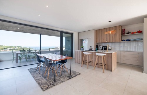 Salt Rock Apartamento | Zululami Luxury 3-Bed Home - PVT Garden - Sea View
