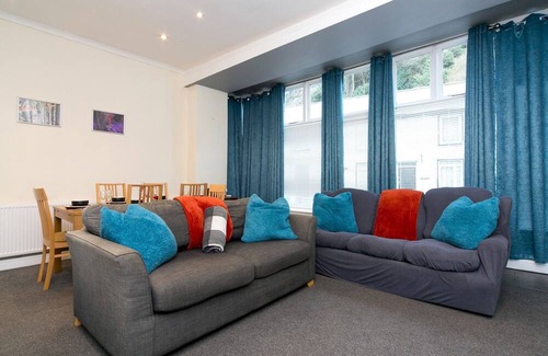 Rhiwbryfdir Casa | Edwardian End Terrace Property | Pass the Keys