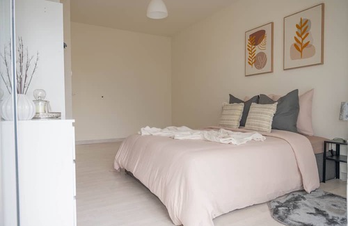 Lingolsheim Apartamento | Lélégant - Spacieux T2 de 52m2 - 10 min Aéroport Strasbourg - Parking Privé