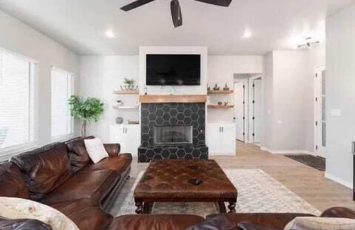 Lubbock Casa | Modern Uptown - 4BR/2BA - New Construction