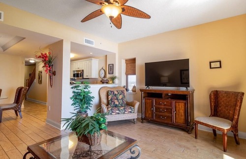 Windy Hill Condominio | 10th Floor Retreat: Oceanfront One-Bedroom Condo with Spectacular View