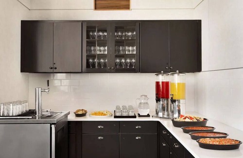 Spruce Hill Casa | Cozy Up in University City: Full Kitchen, Near Art & Franklin Institute! Parking