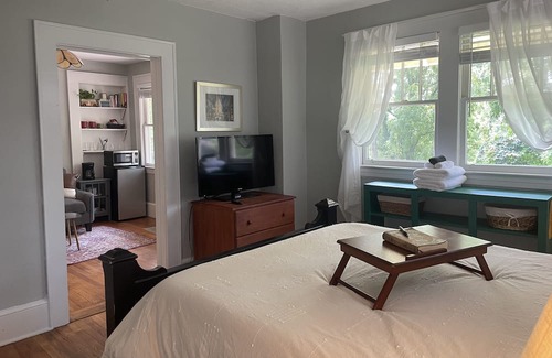 Oakley Casa | Private Suite: Walk to Biltmore and Breweries