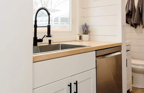 West Central Casa | Tiny House - Centrally Located