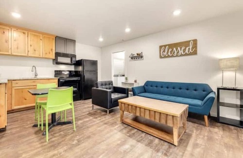 Mountainburg Casa | Bigfoot Hideout - Hotel amenities with a social vibe! Almasty room #3