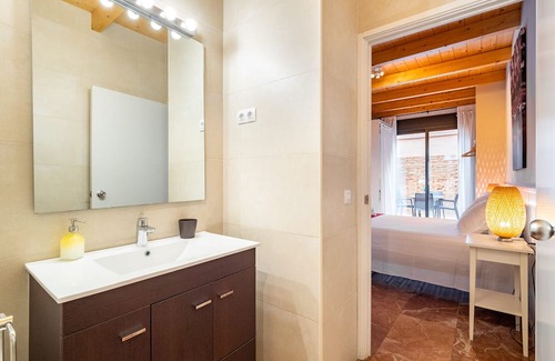 El Guinardo Apartamento | SPACIOUS EIXAMPLE OASIS WIFI/AC LARGE TERRACE 6PP By MyRentalHost