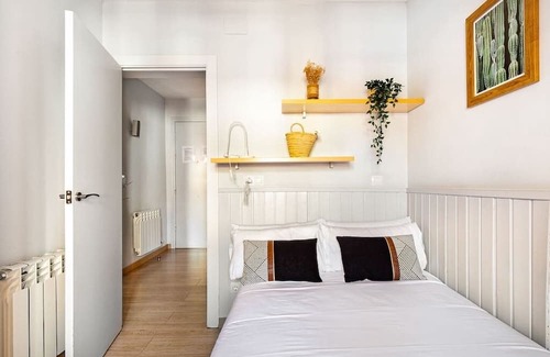 El Guinardo Apartamento | SAGRADA FAMILIA FULLY EQUIPPED TERRACE WIFI/AC/5PP By MyRentalHost