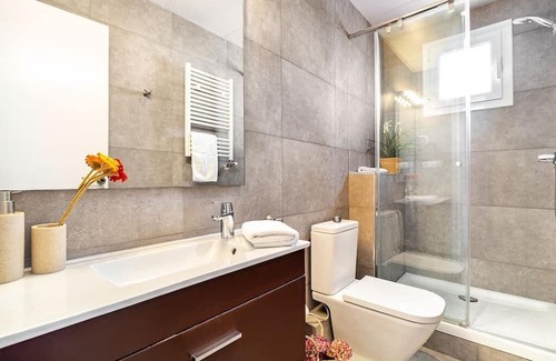 El Guinardo Apartamento | SAGRADA FAMILIA FULLY EQUIPPED TERRACE WIFI/AC/5PP By MyRentalHost
