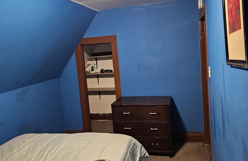 South Chicago Heights Apartamento | 2-bedroom apartment in South Chicago Heights with AC.