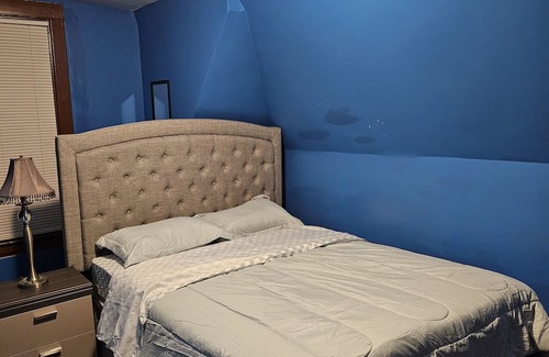 South Chicago Heights Apartamento | 2-bedroom apartment in South Chicago Heights with AC.