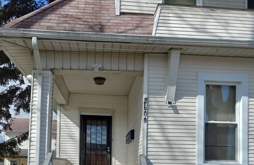 South Chicago Heights Apartamento | 2-bedroom apartment in South Chicago Heights with AC.