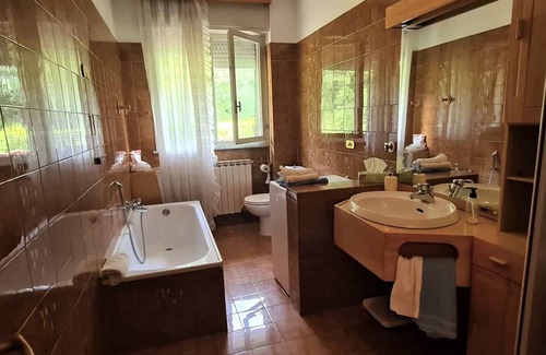 Maglietola Apartamento | Apartment in Monzone with 2 bedrooms sleeps 5